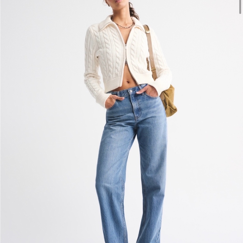 Abercrombie & Fitch Cream Cable Knit Zip Cardigan & Blue Straight Jeans